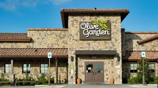 What Pants Are Suitable For Olive Garden Uniforms?